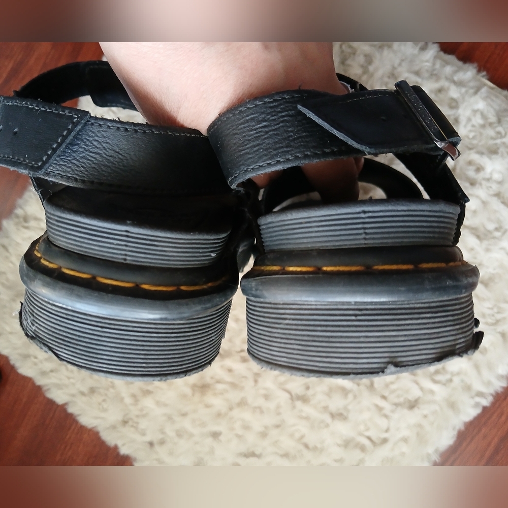 🌟 Dr. Martens Women's VOSS Leather Strap Sandals - Picture 4 of 13